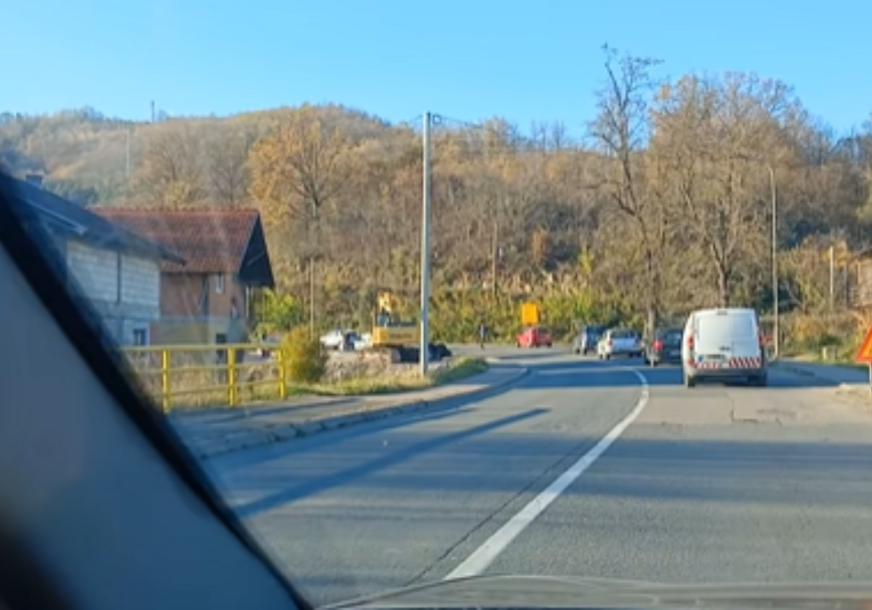 (VIDEO) Sudarila se 2 automobila: Saobraćajka kod Čelinca, policija na terenu obavlja uviđaj