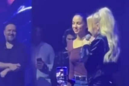 (VIDEO) CIJELA SALA PLAKALA Ivana Selakov na koncertu izvela KĆERKU DARKA RADOVANOVIĆA koji je poginuo kada je imala 3 godine