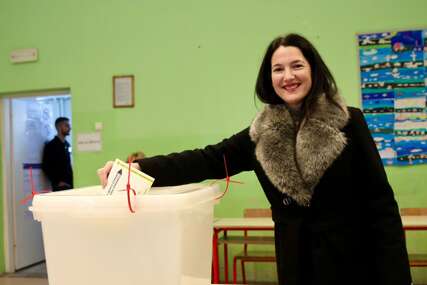 (FOTO) Prijevremeni izbori za predsjednika Srpske: Jelena Trivić pozvala građane da glasaju