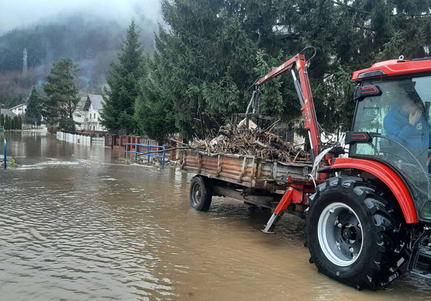 (FOTO) Problemi u Jezeru: Izlile se Jošavka i Pliva, ugroženo više domaćinstava