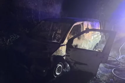 (FOTO,VIDEO) PLJAČKAŠI ODNIJELI 2 MILIONA EVRA Maskirani razbojnici presreli kombi i opljačkali, a potom ga zapalili duboku u šumi