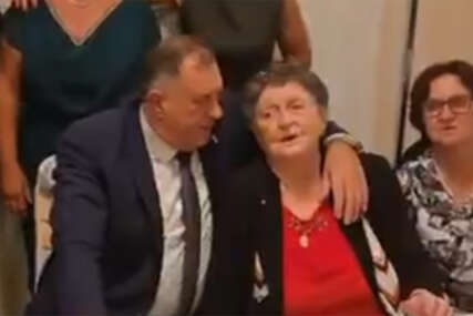 milorad dodik pjeva sa majkom 