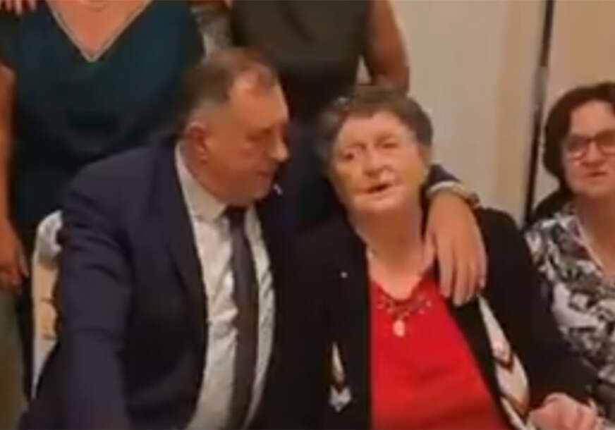 milorad dodik pjeva sa majkom 