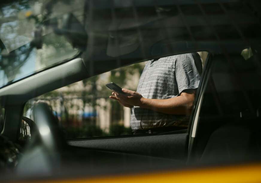 Cilj je da se vozačima olakša svakodnevni život: Njemačka uvela VOZAČKU DOZVOLU na mobilnoj aplikaciji