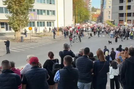 (VIDEO) "Ko nam štiti djecu, ako sistem štiti zločince" Građani Tuzle se ujedinili, protesti na ulicama zbog zlostavljanja djevojčica