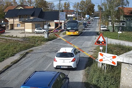 žena polomila rampu na pružnom prelazu u modriči