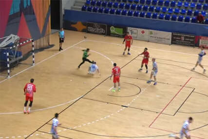 (VIDEO) Golmanov start za robiju: Igrač teško povrijeđen, hitnu pomoć čekali 10 minuta