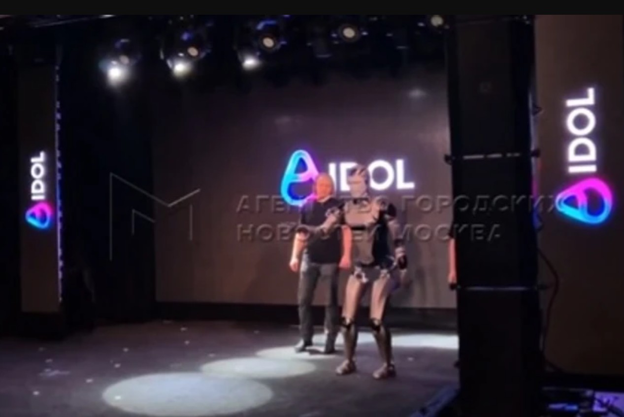 Prvi ruski humanoidni robot sa vještačkom inteligencijom na debiju pao na bini i raspao se