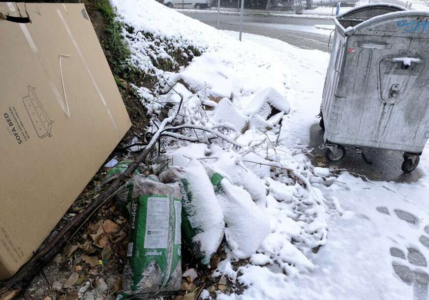 (FOTO) "Gasimo žar iz šporeta" Stanari ne znaju ŠTA DA RADE SA SMEĆEM, a evo ko im pravi VELIKI PROBLEM