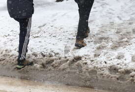 (FOTO) Snijeg indirektno pogurao prodaju: Pogledajte koja je roba JUČE I DANAS NAJTRAŽENIJA u gradu, NISU LOPATE