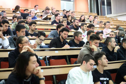 studenti , mladi 