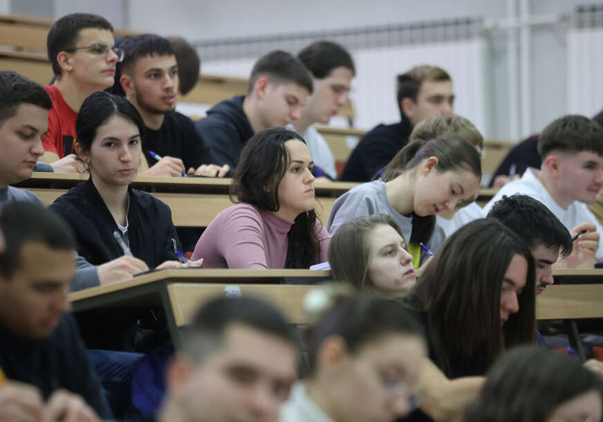 studenti , mladi 