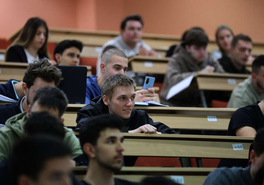 studenti , mladi 