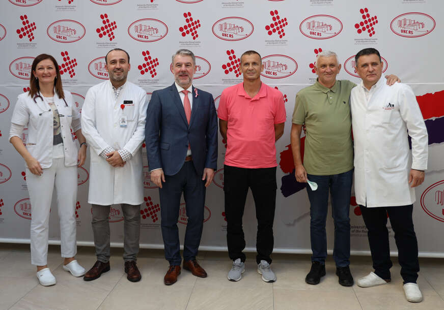 BRAĆA PO BUBREGU Na kontroli u UKC RS bili  pacijenti koji su primili po bubreg od istog davaoca u Bjelorusiji
