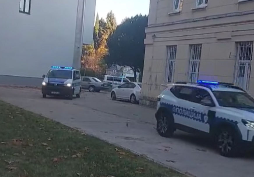 (VIDEO) Pronađeno više od 50 KILOGRAMA SKANKA: Uhapšeni u akciji "Uskok 3", među kojima je i JEDAN POLICAJAC sprovedeni u PU Trebinje