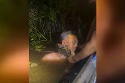 (VIDEO) SMRT MU DIŠE ZA VRATOM Zastrašujuća borba čovjeka i pitona ledi krv u žilama