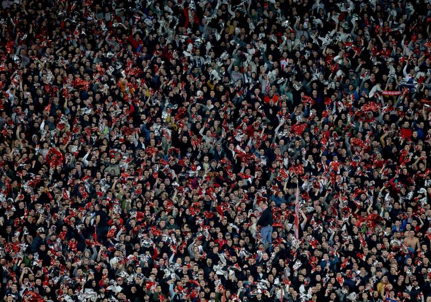 (FOTO) Navijači su šokirani: Austrijanci iznad imena Crvene zvezde stavili pogrešan grb