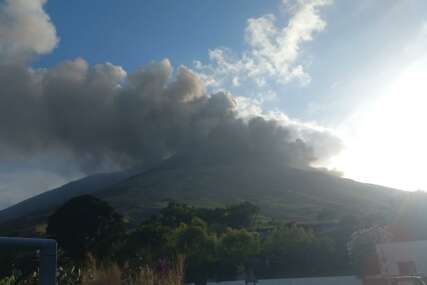 (VIDEO) Pepeo stigao do skijaškog centra: Vulkan Etna ponovo eruptirao