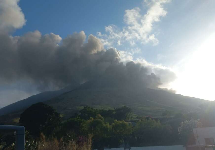 (VIDEO) Pepeo stigao do skijaškog centra: Vulkan Etna ponovo eruptirao