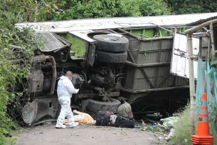 Strašna tragedija u Kolumbiji: Učenički autobus sletio u provaliju, 10 ljudi poginulo