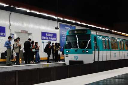 Napadač uhapšen, odbacuje se mogućnost terorizma: Tri žene IZBODENE NOŽEM u pariškom metrou