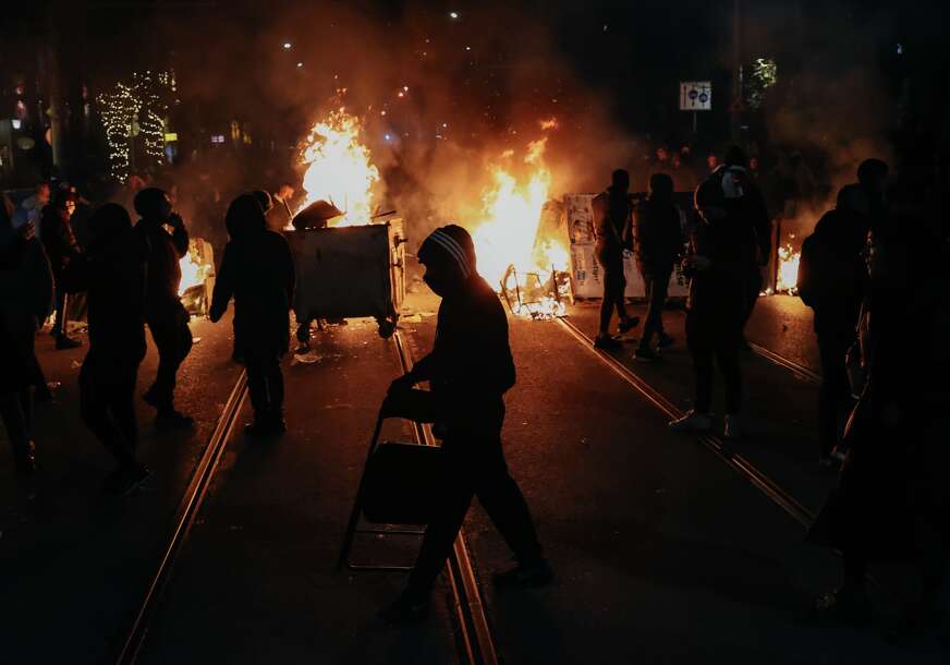 (FOTO) OPŠTI HAOS U BUGARSKOJ Demonstranti širom zemlje izazvali nerede, lete flaše i kamenje