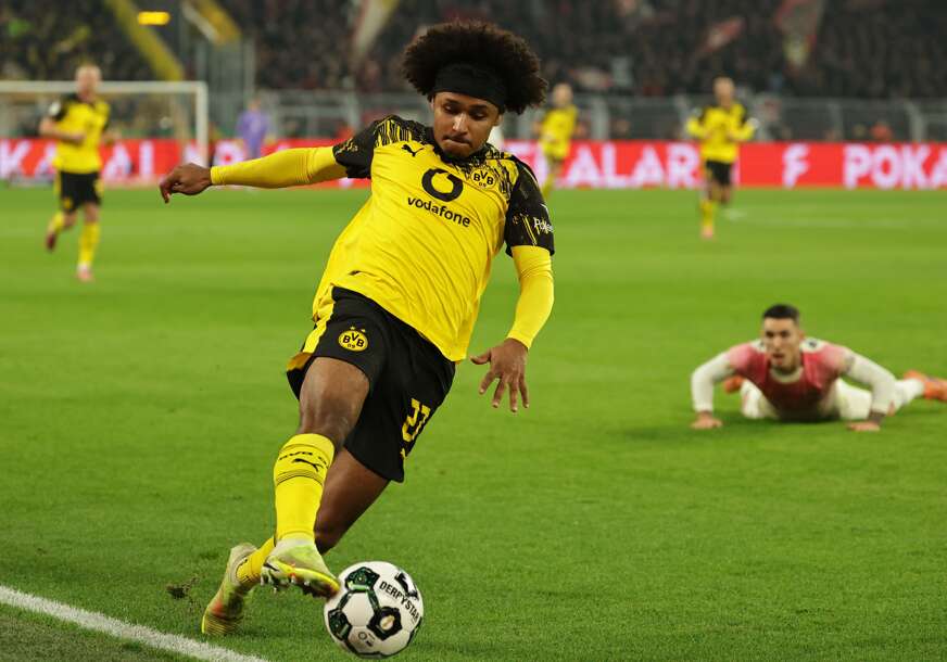 (FOTO) I ranije ga kritikovali zbog 7 godina starije partnerke: Njemačka zvijezda zbog Albanke napušta Dortmund