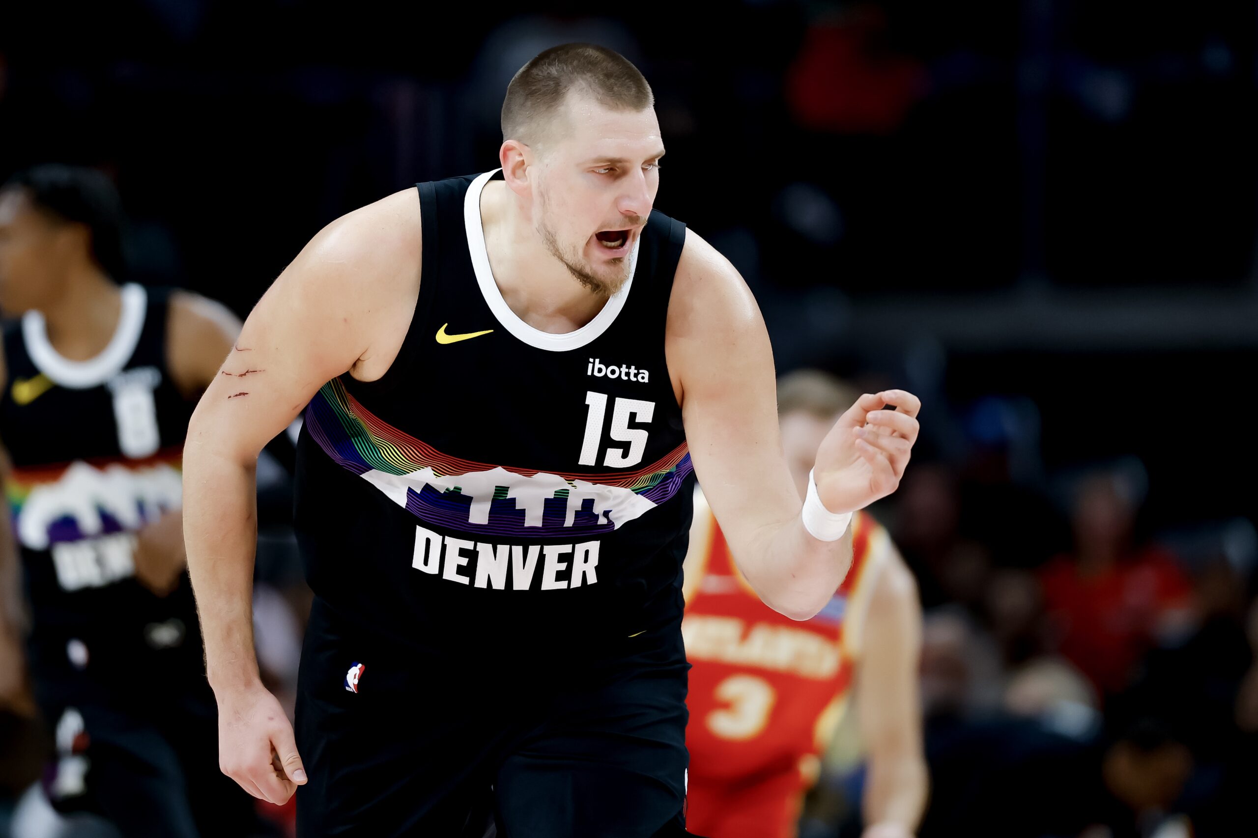 Evo šta je Nikola Jokić uradio kad je video majicu koju Denver poklanja navijačima