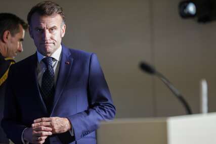 Nezadovoljni njegovom politikom: Francuski poljoprivrednici jutros započeli proteste ispred Makronove rezidencije