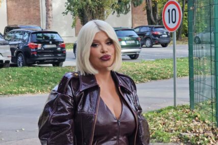 (FOTO) "Uhvatila me je jaka temperatura i prehlada" Dara Bubamara otkazala nastup za reprizu srpske Nove godine
