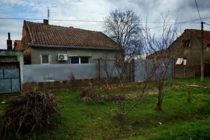 (FOTO) Kinezi kod Pančeva DRŽALI I SILOVALI ŽENE: Bile zatočene u kanalu za popravku automobila, policija zatekla užas