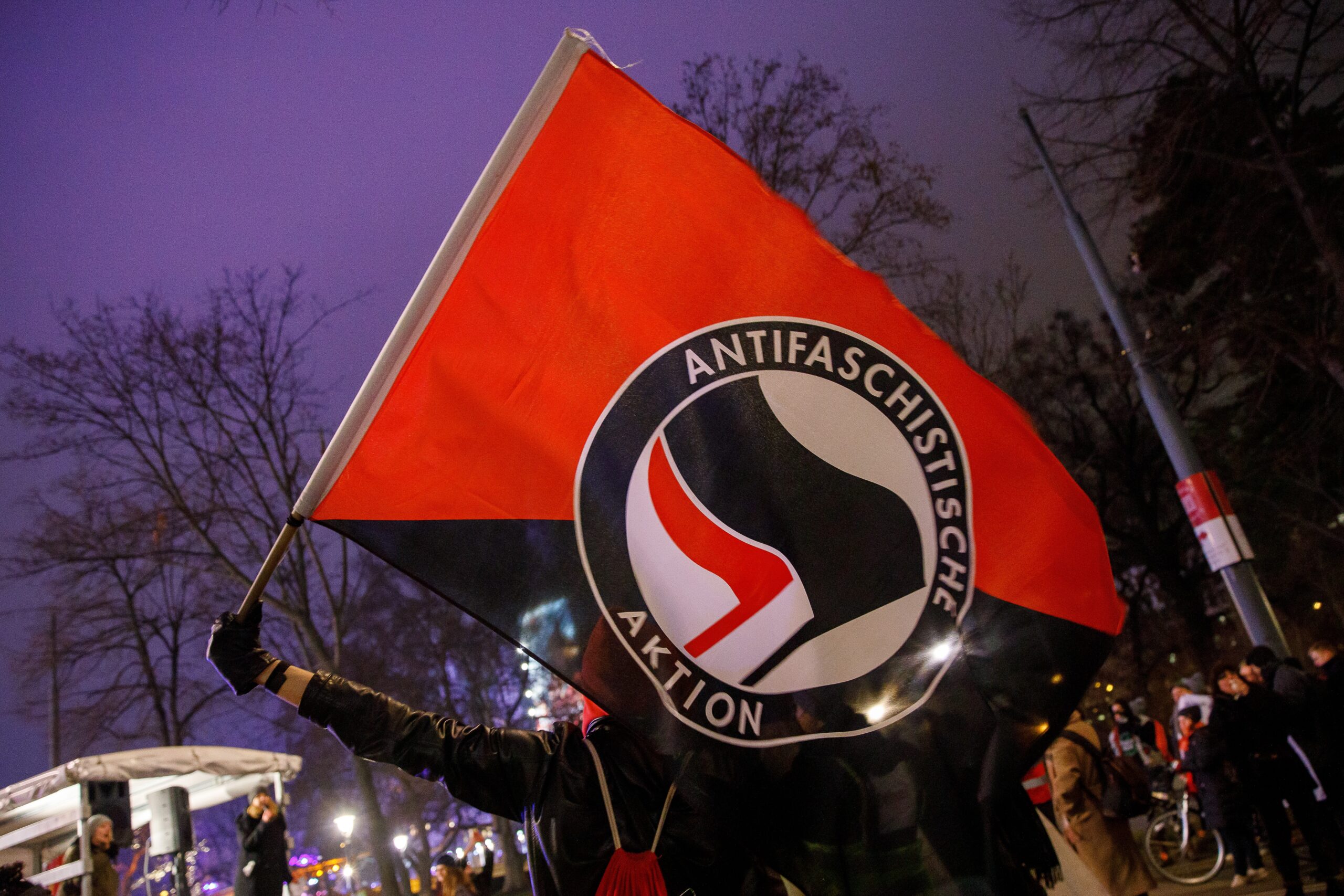 Slijede primjer SAD: Mađarska pokrenula incijativu u EU da se Antifa proglasi terorističkom organizacijom