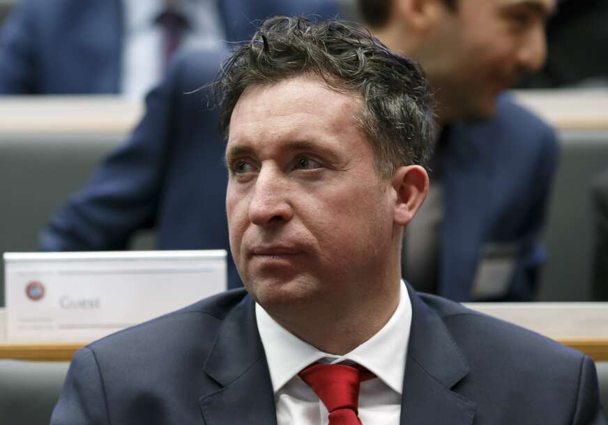 (FOTO) "Provjerite mladeže na licu" Legendarni fudbaler operisan od raka