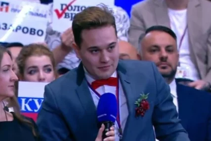(VIDEO) Pozvao ruskog lidera na svadbu: Novinar ZAPROSIO DJEVOJKU tokom konferencije Putin