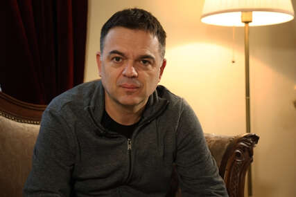 (VIDEO) “Mnogi vjeruju da se zovem Čedo” Aleksandar Stojković Piksi o ulozi u seriji “Dobro jutro komšija”, pa otkrio šta misli o zabrani koncerata
