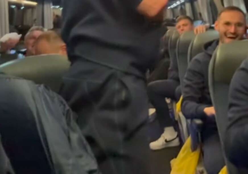 (VIDEO) "Šef časti, navali na pivo" Štimac i fudbaleri zapjevali nakon pobjede u Banjaluci