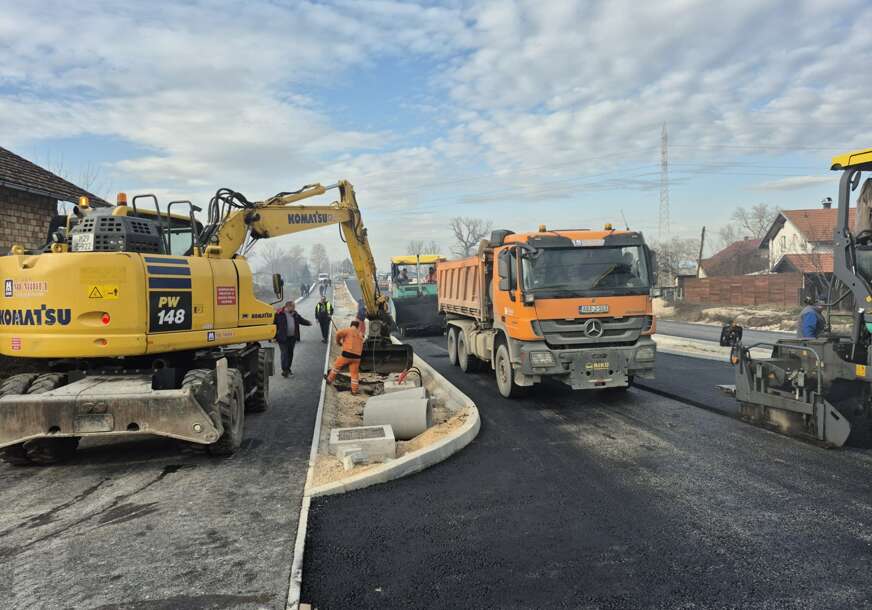 (FOTO) Vrijedan projekat: Radovi na izgradnji pristupnih puteva za most u Česmi u punom jeku