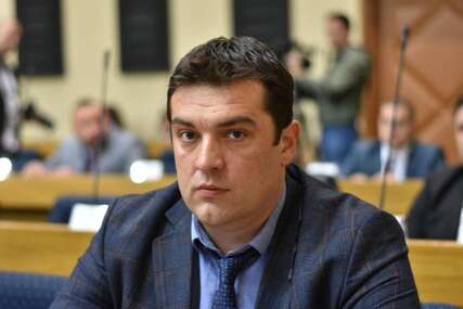 Berjan odgovorio Košarcu "SNSD je djelima pokazao da su oni jedini koji SLUŠAJU I PROVODE odluke Kristijana Šmita