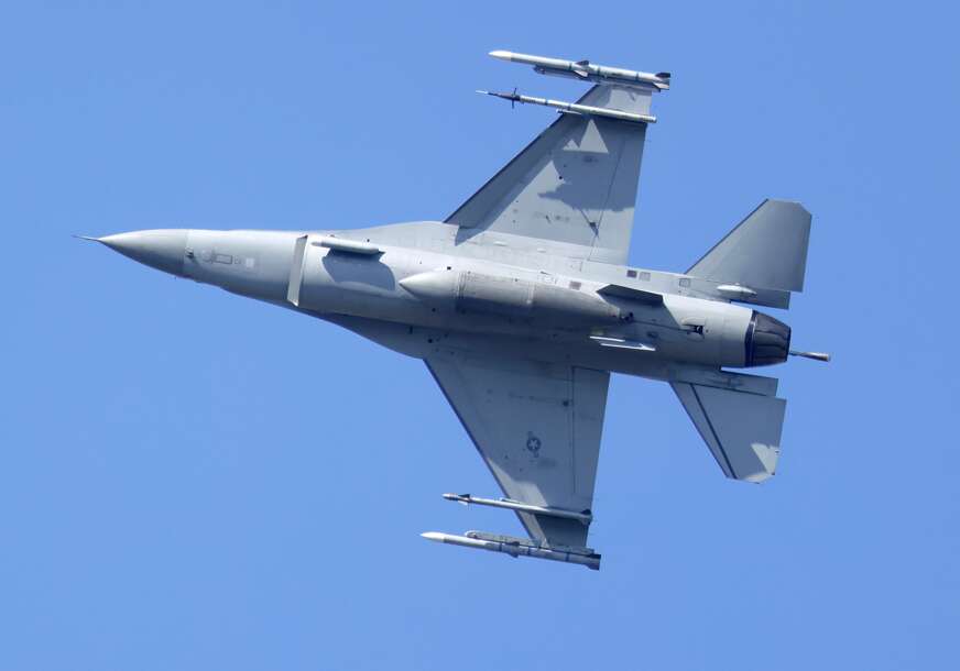 avion F16