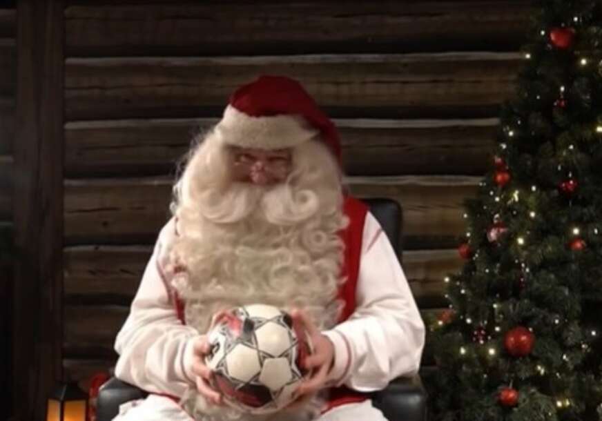 (FOTO) FC Santa Claus nosi duh praznika: Fudbal igraju na -38, a crveno-bijela boja im je zaštitni znak