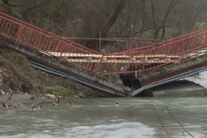 (VIDEO) Mještani odsječeni: U Fojnici se OBRUŠIO MOST nakon obilnih padavina