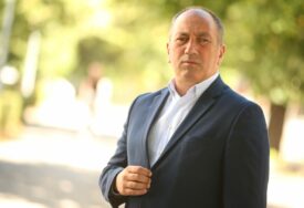 (FOTO) Garantuje prekid sukoba: Crnadak tvrdi da ovaj prijedlog može POMIRITI OPOZICIJU u roku od 24 sata