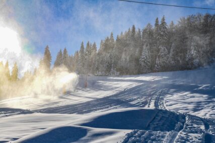 (FOTO) ZIMA POČINJE RANIJE Jahorina sutra otvara ski sezonu uz besplatno skijanje za sve posjetioce