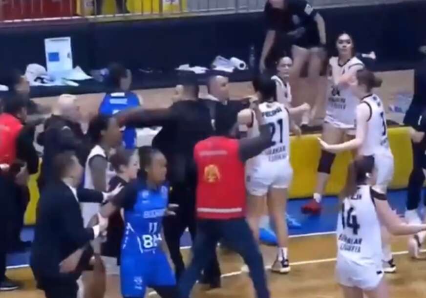 (VIDEO) Koš za trijumf, pa žestoka makljaža: Košarkašice se potukle na terenu, jedna završila s razbijenom arkadom