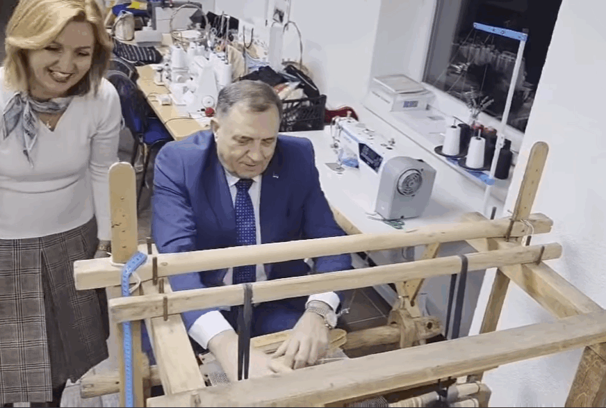(VIDEO) Dodik na neobičnom zadatku: Politiku zamijenio UČENJEM skoro izumrlog zanata