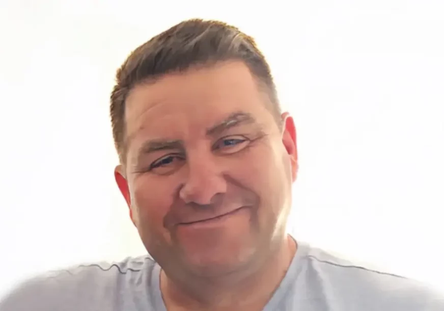 (FOTO) "Pokušavamo da shvatimo šta se dogodilo" Milorad umro na letu iz Čikaga za Beograd, njegova supruga traga za Aleksandrom koji mu je pomogao