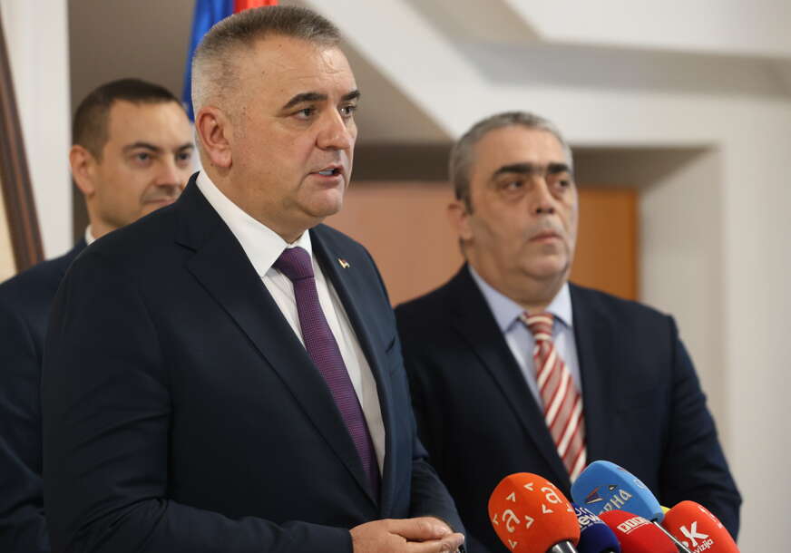 (FOTO) Minić upitao "KO", pa dobio odgovor: Marić tvrdi da se OVAJ MINISTAR oglušio o premijerove zahtjeve