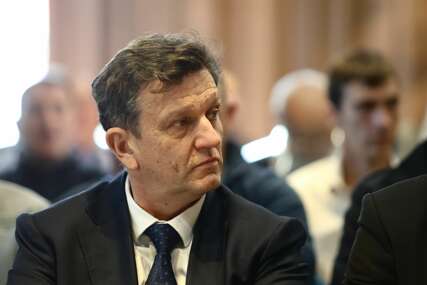 (FOTO) "Hvala za profesionalan odnos" Novi predsjednik SDS Branko Blanuša čestitao novinarima praznike