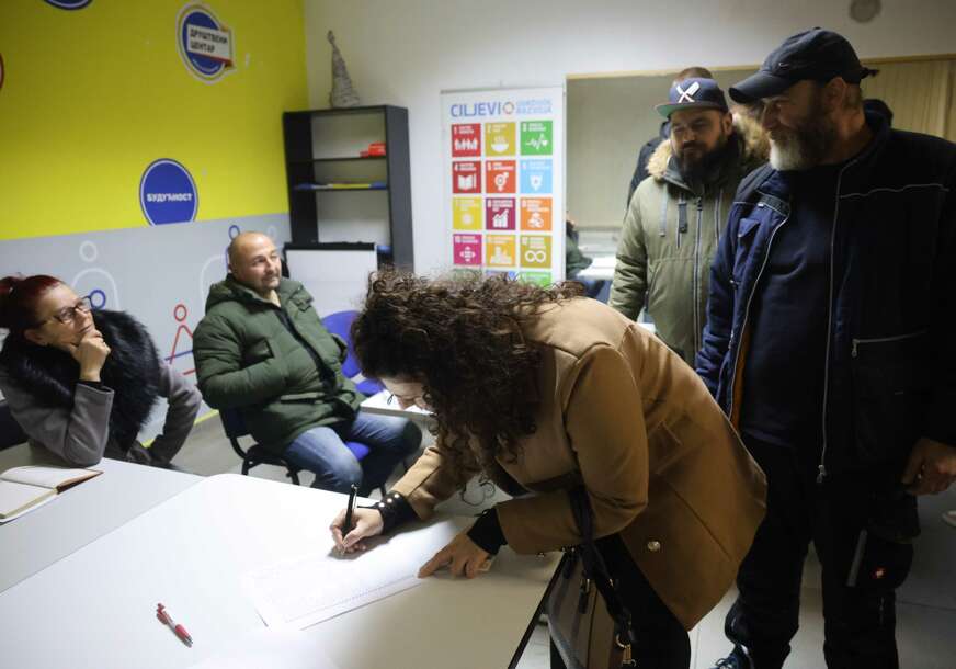 (FOTO) NAJVEĆA "POBUNA" U ISTORIJI ROSULJA Mještani predali 700 PRIMJEDBI na izmjenu Regulacionog plana, pred Gradom OVAJ ROK