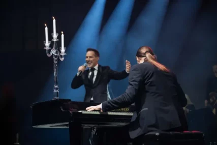 KONCERT ZA PAMĆENJE Peđa Jovanović napunio halu Morača u Podgorici, publika ispunila više od 6.000 mjesta